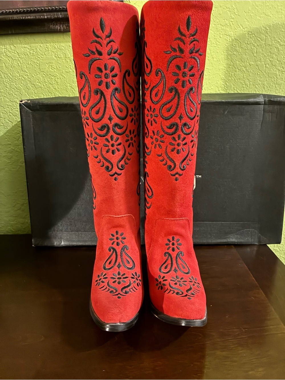 Agave Sky Margarita Women's Red Suede Embroidered Knee-High Boots size 6,5 BNWT